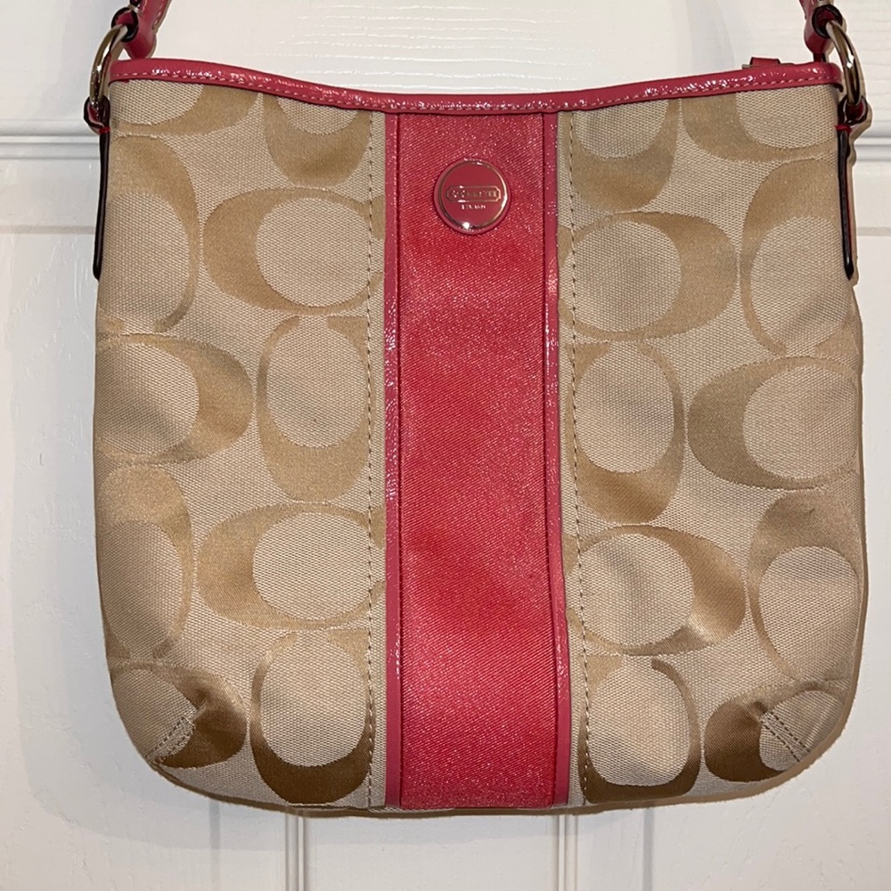 Stunning adjustable coach bag